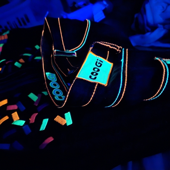 Coogi 42 blacklight (3d glasses required) - Picture 14 of 16